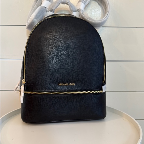 NWT Michael Kors Rhea Black Medium Zipped Backpack in Black - Picture 1 of 2